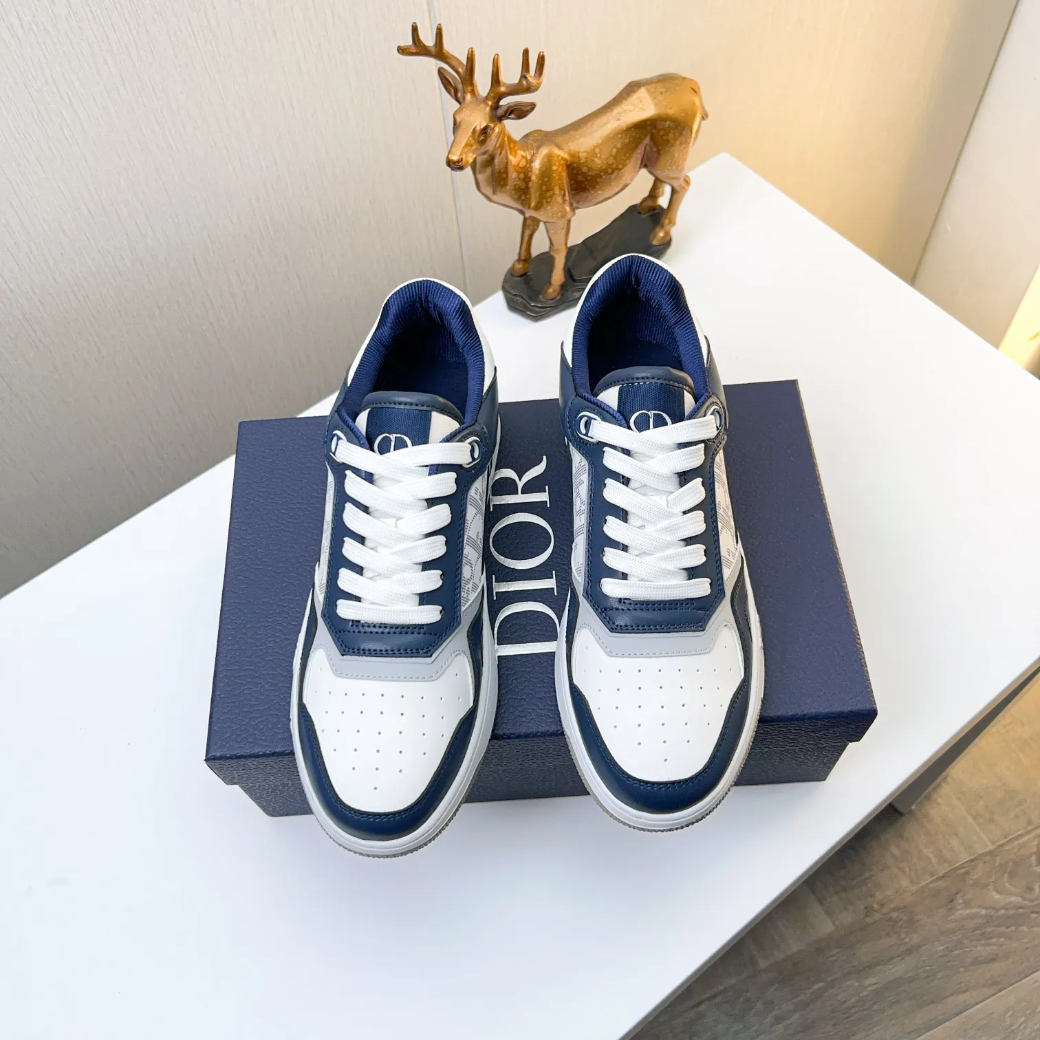 Men's Men's Shoes 💰400 [New] 🦩🦩Dior - Low-top sneakers 2025 spring men's collection new arrivals [Celebrate][Celebrate][Celebrate], reinterpret the basketball shoe design and become a classic Dior item [Strong][Strong][Strong], crafted in black and cream white smooth cowhide with beige suede, leather display on the side The CD logo, tongue, sole and back side are decorated with various distinctive details to enhance the style[666][666], while eyelet details, topstitching and rubber panels highlight the dynamic charm of its athletic style[strong][strong][strong]. It has a two-color rubber sole, which can be matched with various clothing to create a refined look. Size: 38 to 44 (45 can be customized